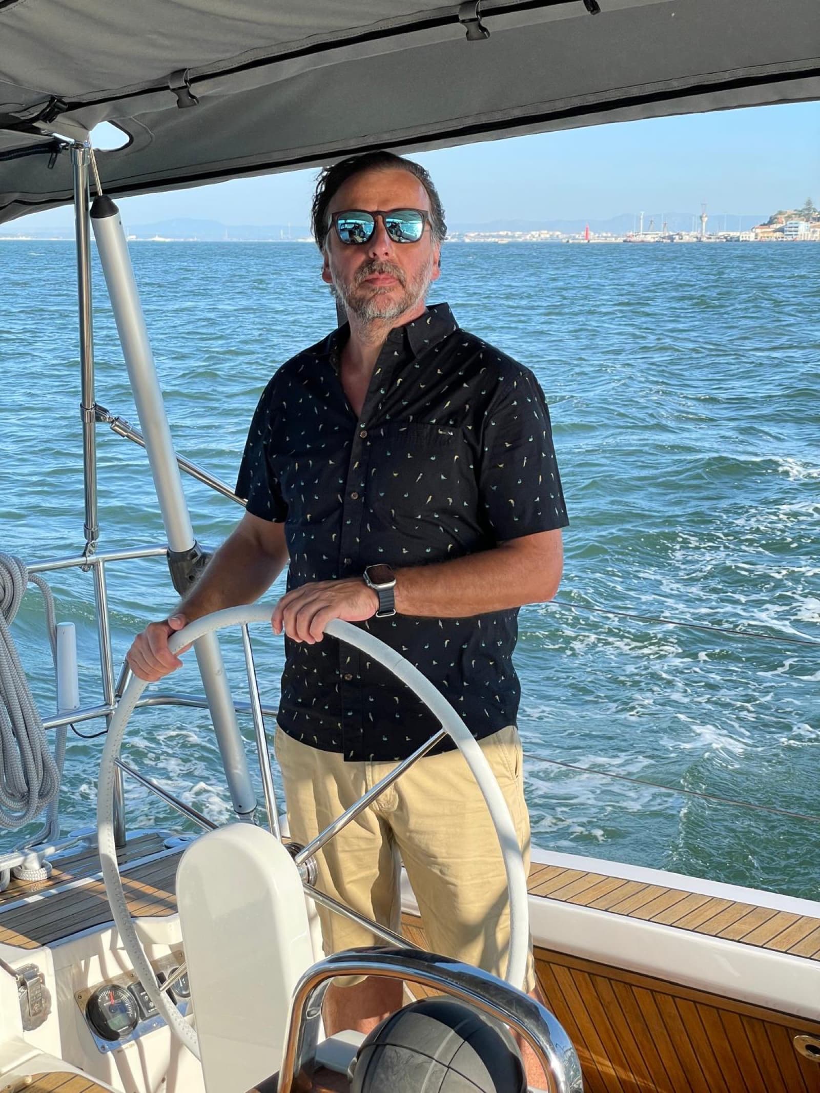 Rui at the helm of the Bavaria 41 on the Tagus